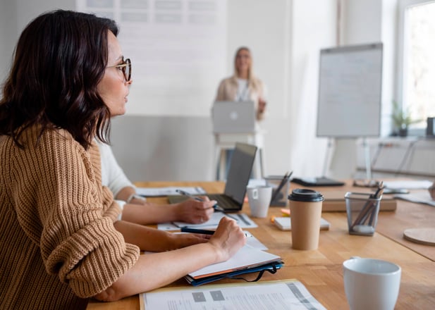 medium-shot-women-business-meeting